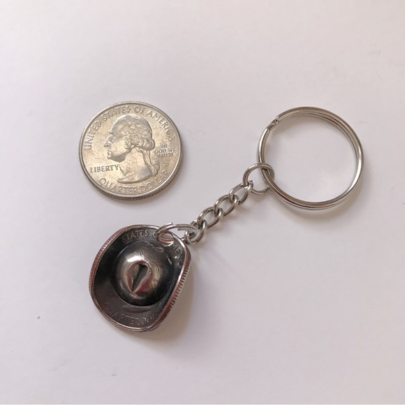 Handcrafted Rodeo Cowboy Cowgirl Hat 25 Cent Quarter Coin Keychain 2001 Vermont - Picture 2 of 9
